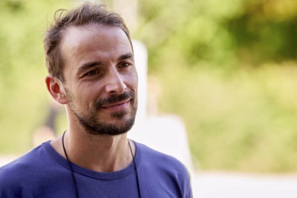 Preview stop-bombing-civilian-092-92