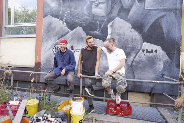 Preview stop-bombing-civilian-141-141