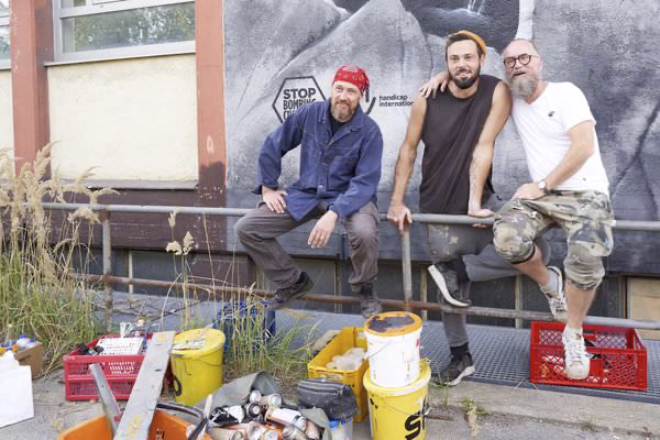 Preview stop-bombing-civilian-142-142