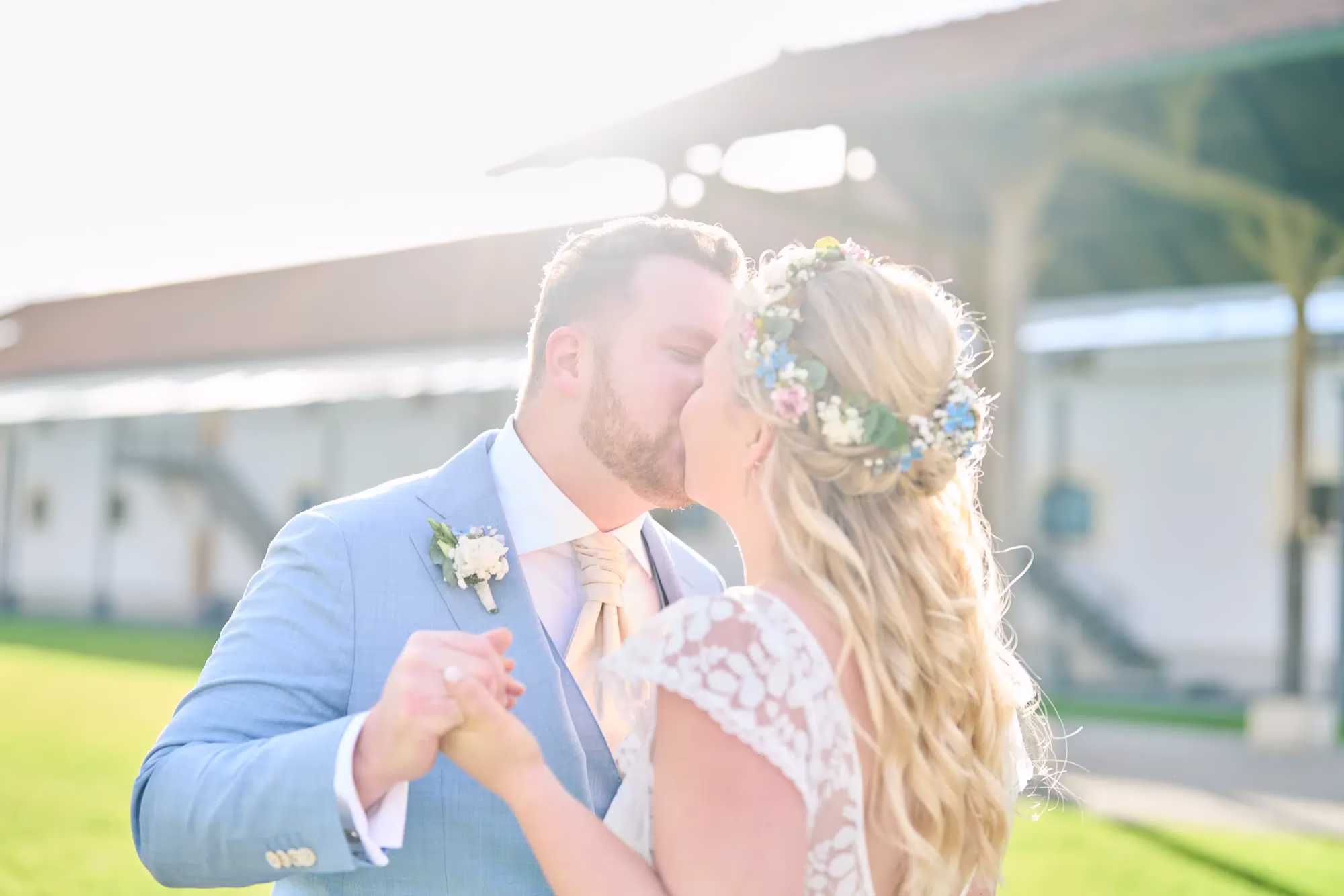 Braut beim Getting Ready - Hochzeitsvorbereitung in Fürstenfeldbruck dokumentiert vom Fotografen