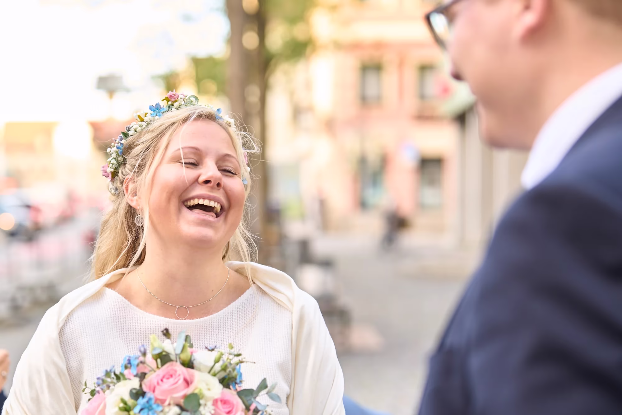 Inniger Moment zwischen Braut und Bräutigam - Hochzeitsfotograf Fürstenfeldbruck für emotionale Momente