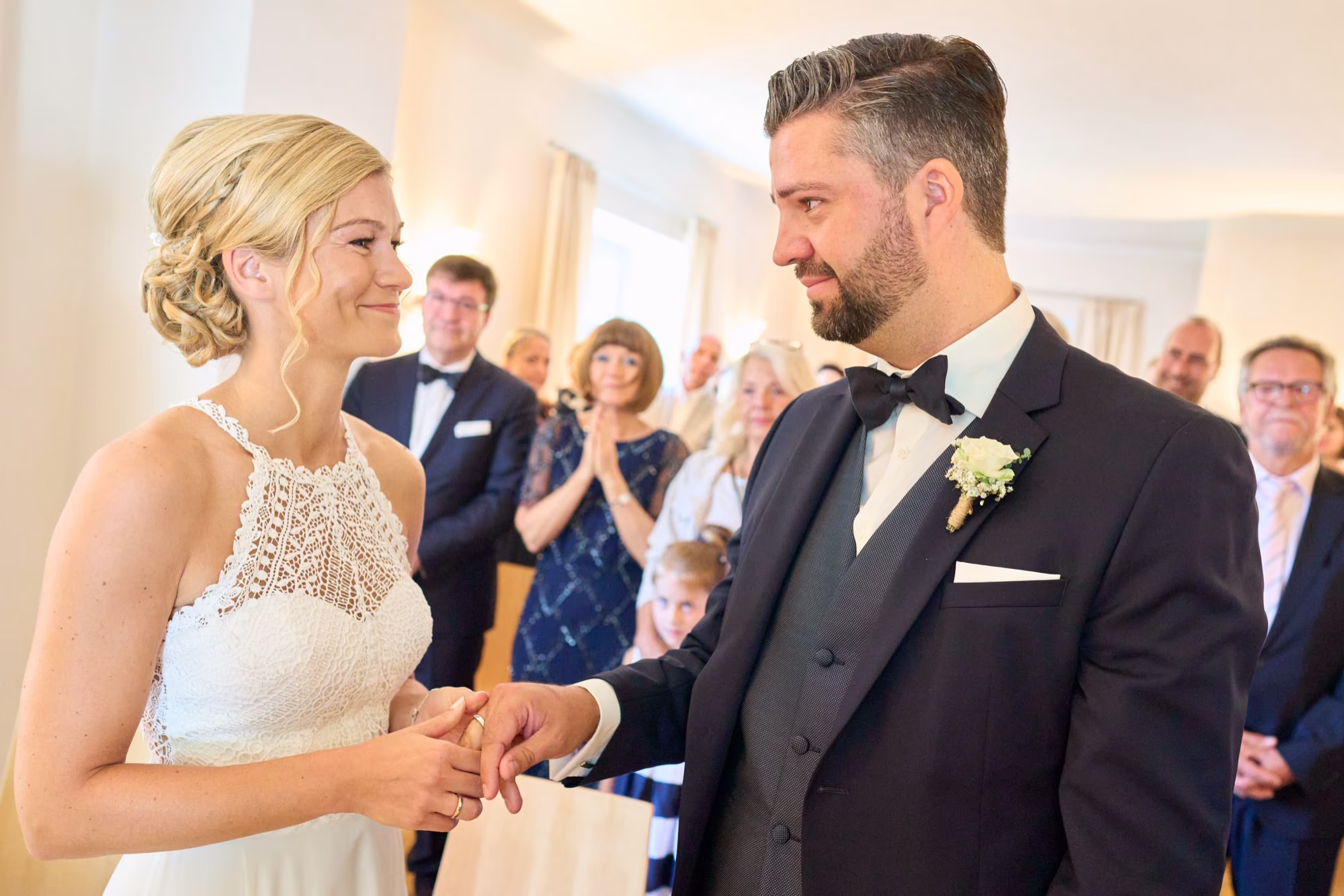 Romantische Hochzeitsfotografie - Brautpaar in Gilching